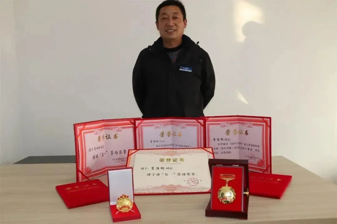 【濟(jì)寧大運(yùn)河駕?！縿趧?dòng)最光榮丨“五一”您學(xué)車我在崗！(圖4)