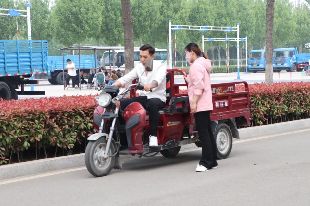 【濟(jì)寧大運(yùn)河駕校】五四青年節(jié)丨致青春，充實(shí)自己，來(lái)學(xué)車！(圖2)