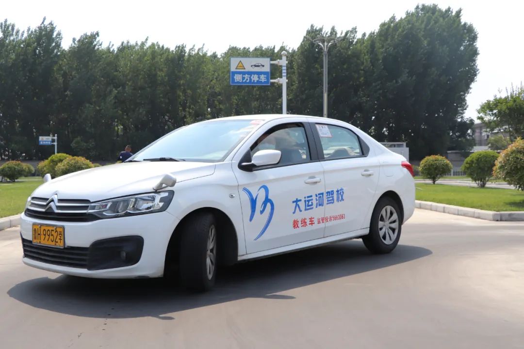 【濟(jì)寧大運(yùn)河駕?！俊暗谑畬脤W(xué)車夏令營(yíng)”第一批大學(xué)生順利拿證！(圖5)