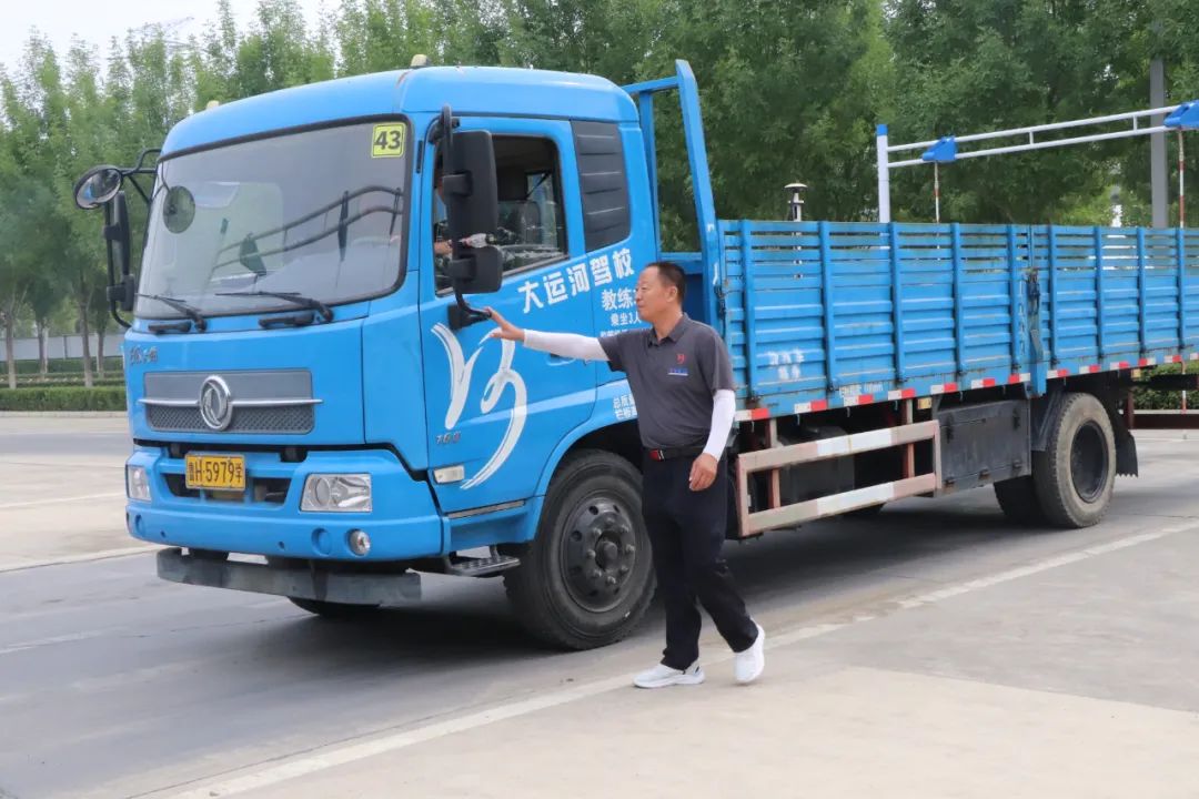 【濟(jì)寧大運(yùn)河駕?！繉W(xué)大車(chē)45天拿證！金秋報(bào)名鉅惠進(jìn)行中...(圖2)