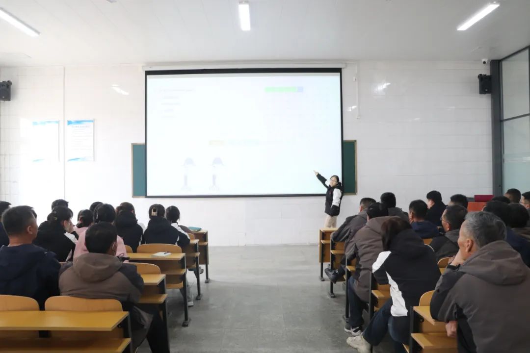 【濟(jì)寧大運(yùn)河駕?！俊坝讼葟?qiáng)己”，理論知識大練兵！(圖4)