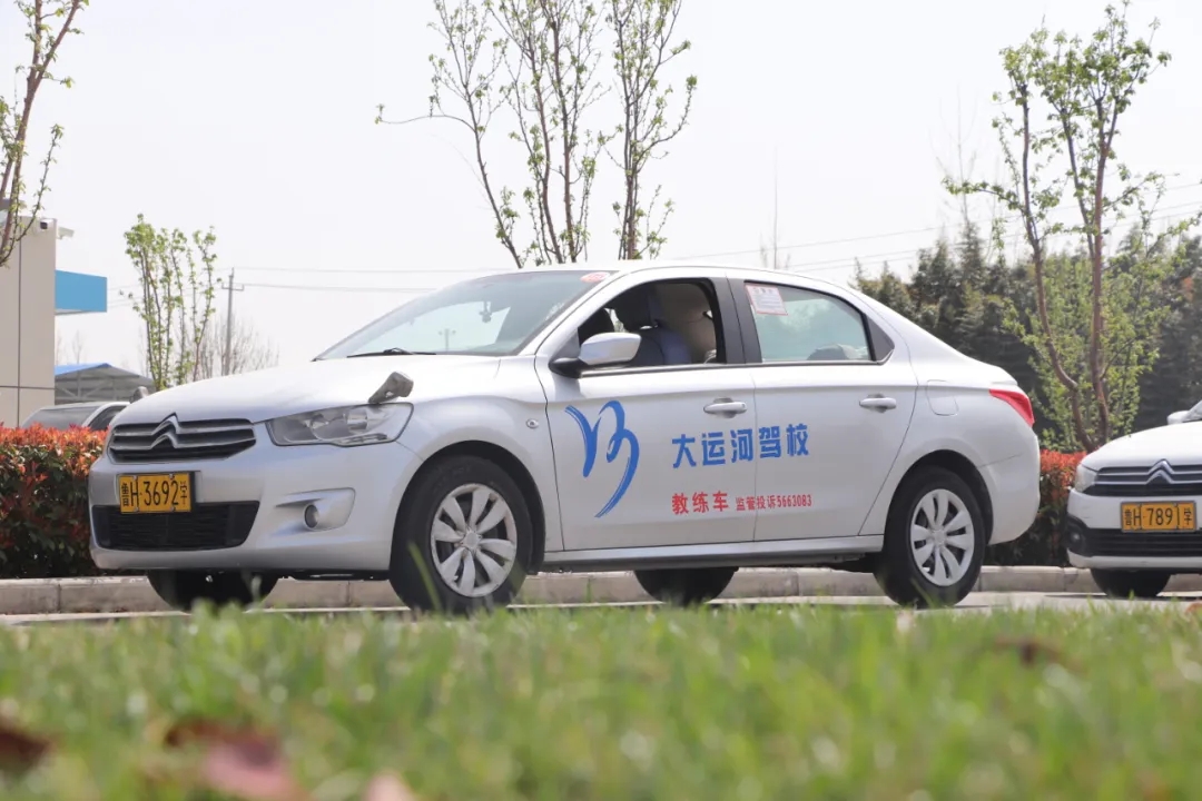 【濟(jì)寧大運河駕?！坎回?fù)好春光，學(xué)車正當(dāng)時！(圖1)