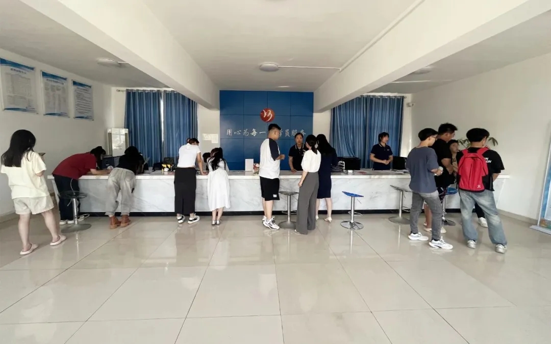 【濟(jì)寧大運(yùn)河駕校】高考之后——“同學(xué)們”都迫不及待來(lái)學(xué)車(chē)！(圖1)