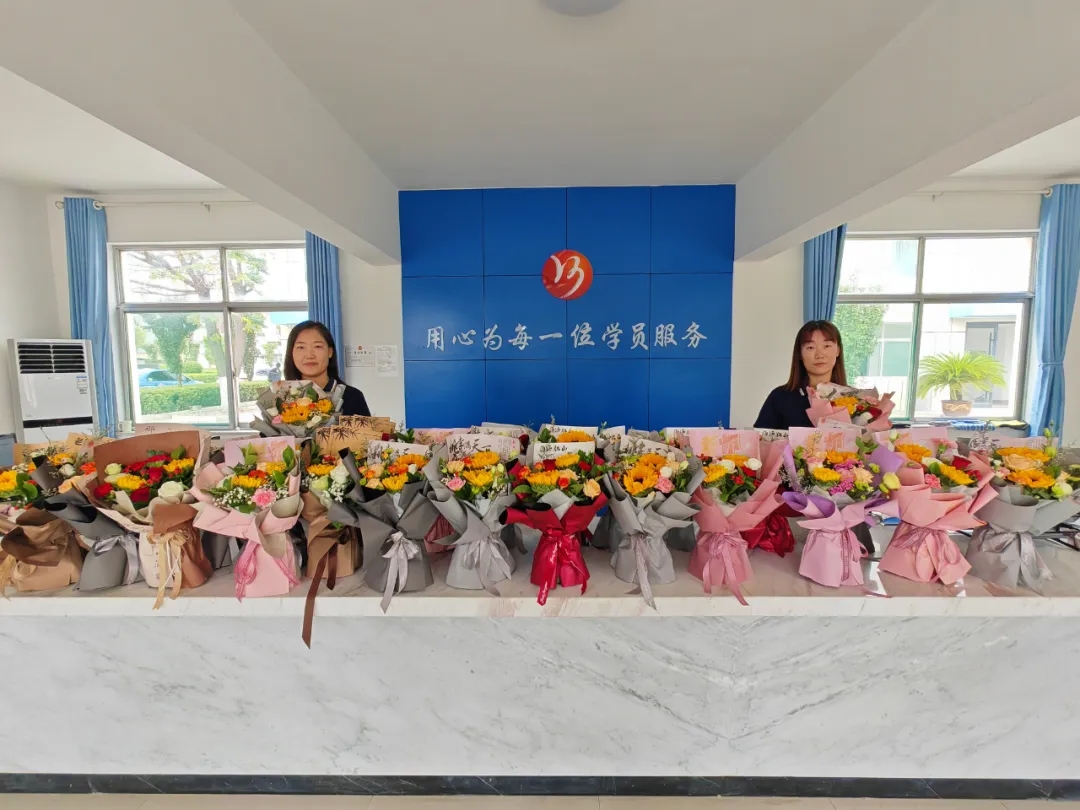 鮮花獻(xiàn)禮！祝所有的老師、教練們節(jié)日快樂！(圖8)