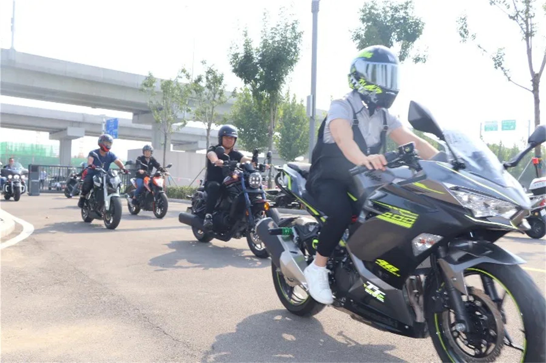 【濟(jì)寧大運(yùn)河駕?！繗g迎各地“摩友”齊聚我校，以車會(huì)友！(圖1)